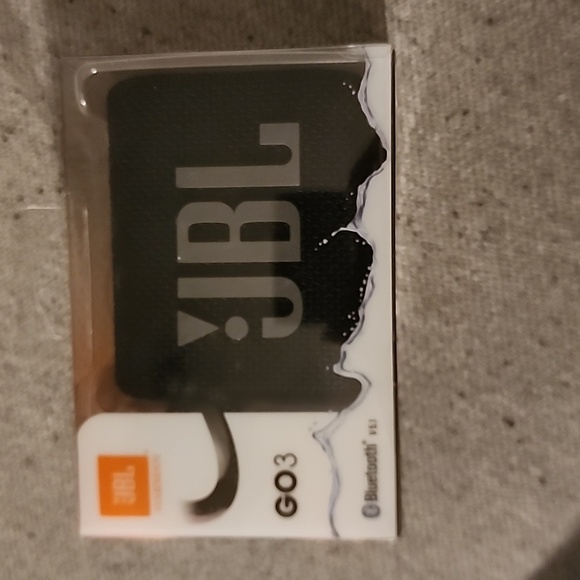 A JBL go 3 Bluetooth speaker - Picture 1 of 4